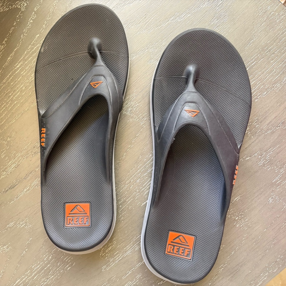 Reef Men’s Flip Flops. Black.